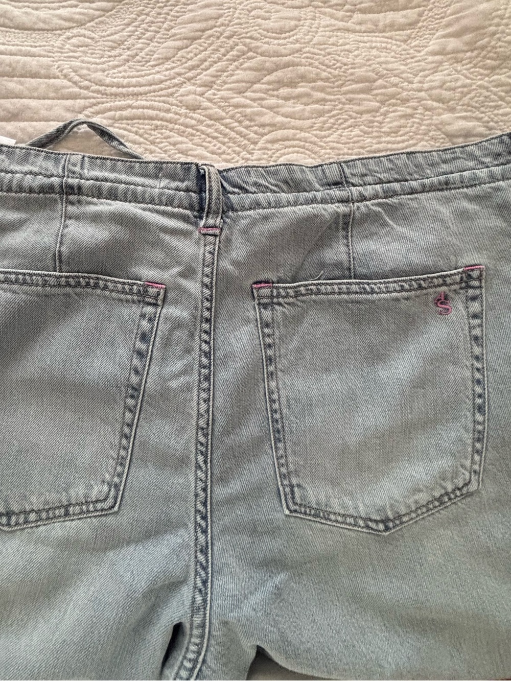 Altar'd State wide leg jeans in a light wash denim with a relaxed, casual size L - Picture 11 of 13